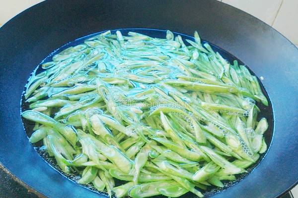 炒四季豆的做法图解3