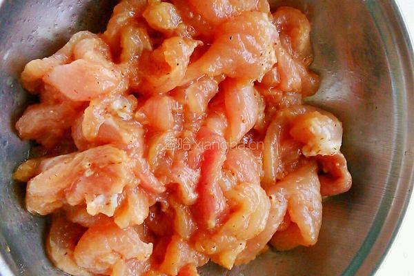 酸菜毛豆炒瘦肉的做法图解2