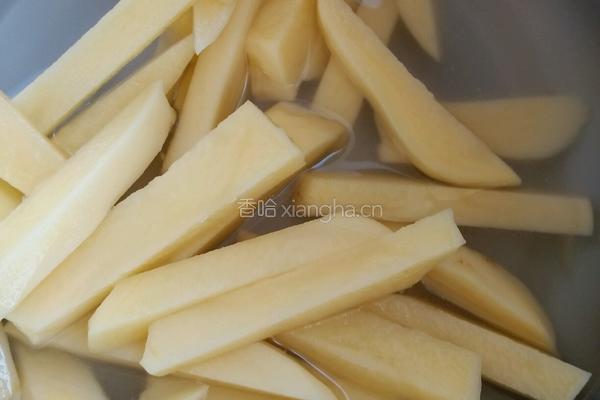 土豆炖豆角的做法图解1