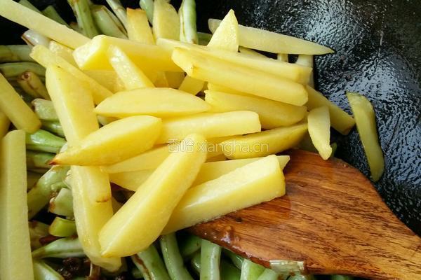 土豆炖豆角的做法图解8