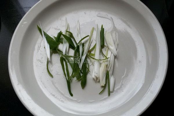 双椒鱼头的做法图解4