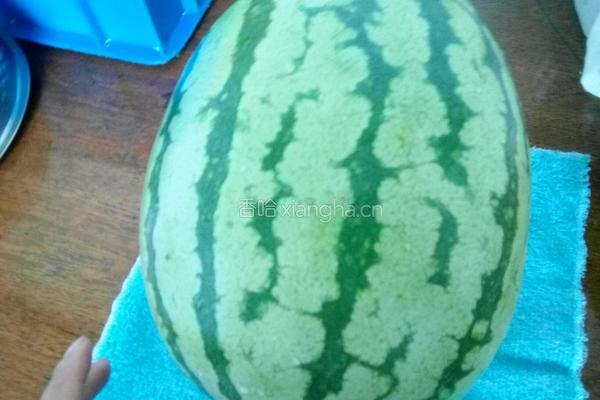 西瓜汁的做法图解1