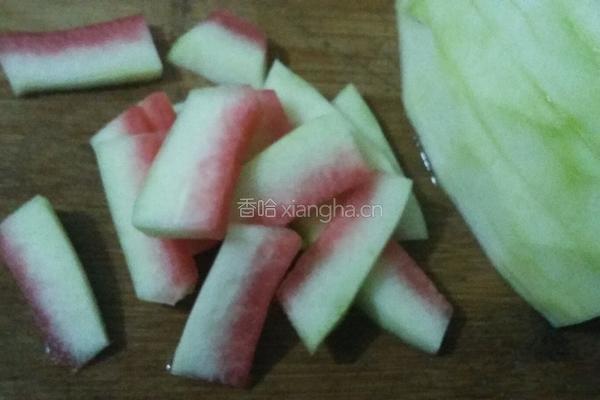 清炒西瓜皮的做法图解1