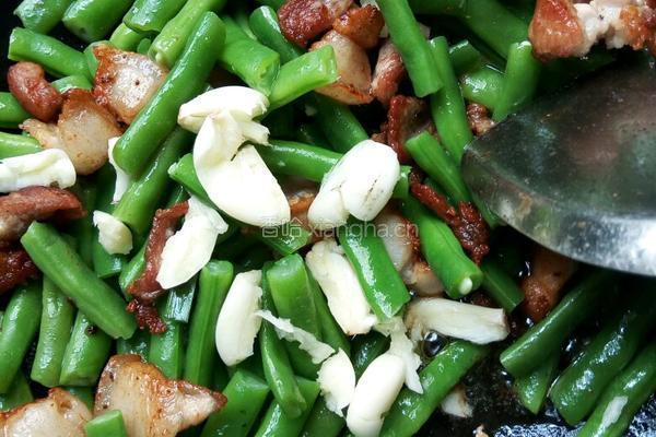 五花肉炒四季豆的做法图解5
