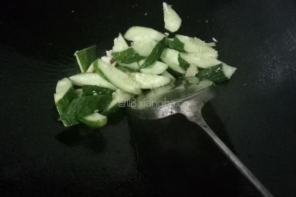 茄子炒黄瓜的做法图解6