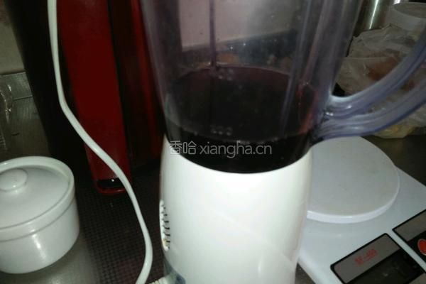 蓝莓蜂蜜饮的做法图解3