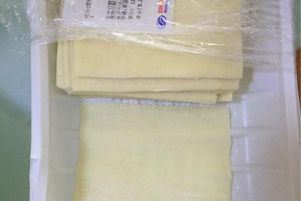 胡萝卜肉馅小馄饨的做法图解3