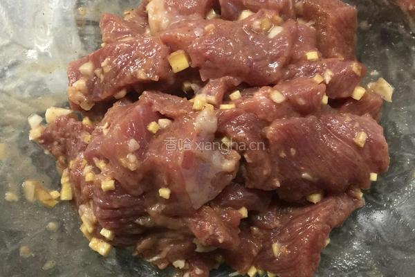 彩椒牙签肉的做法图解1