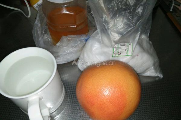 蜂蜜红柚茶的做法图解1