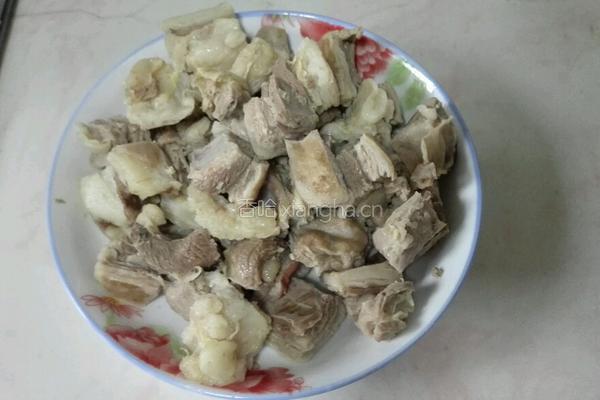 羊肉煲的做法图解1