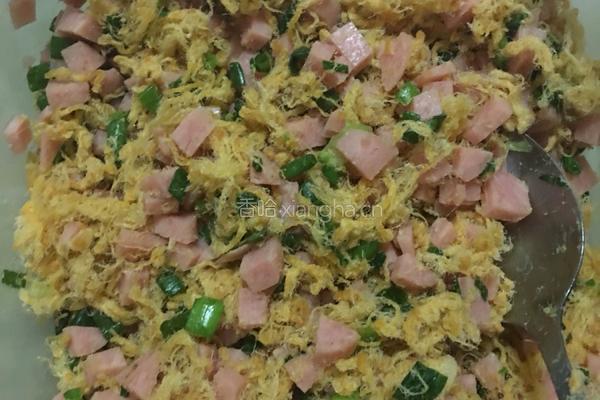 䓤花香肠肉松包的做法图解1