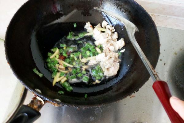 土豆炒鸡肉的做法图解5