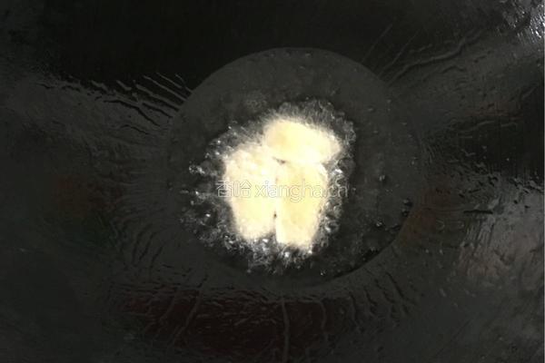 番茄鲫鱼汤的做法图解3