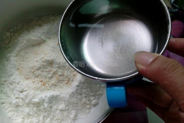 小馒头面粉火腿卷的做法图解6