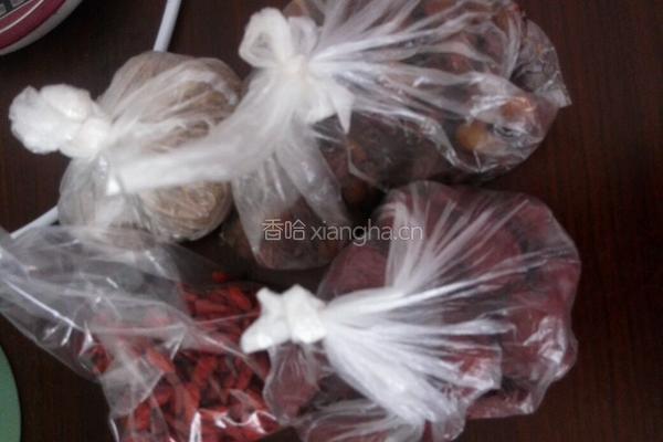红枣枸杞桂圆茶的做法图解1