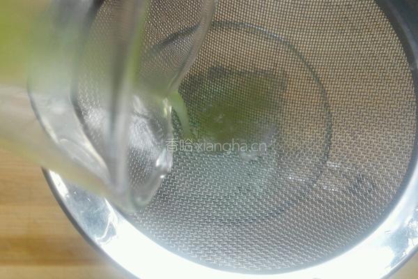 蜂蜜黄瓜雪梨汁的做法图解4