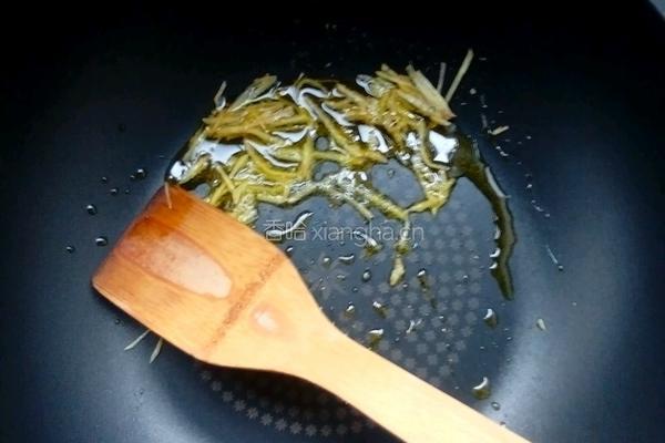 肉丝磨菇汤的做法图解2