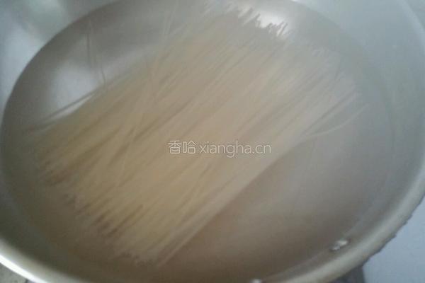 凉拌米粉的做法图解1