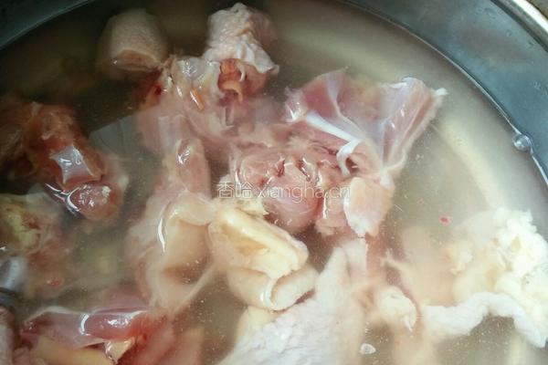 香菇烧鸡腿的做法图解1