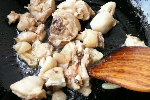香菇烧鸡腿的做法图解3