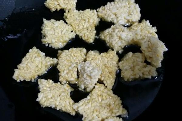 干煸锅巴四季豆的做法图解5