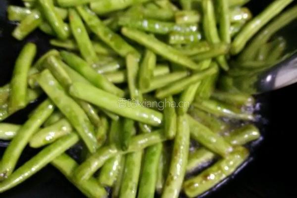 干煸锅巴四季豆的做法图解8
