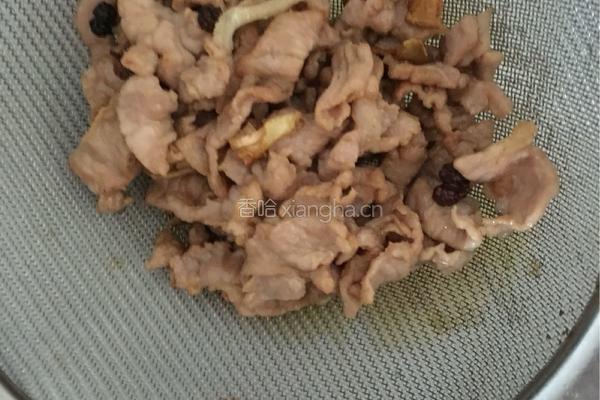 五彩缤纷，洋葱青椒肉丝的做法图解5