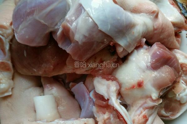 红烧猪蹄的做法图解1