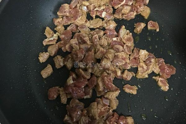 牛肉焖饭的做法图解2