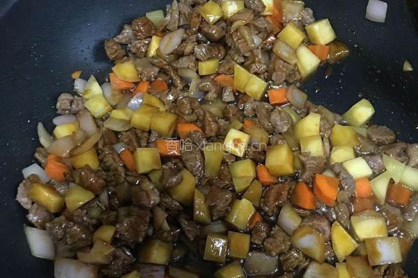 牛肉焖饭的做法图解5