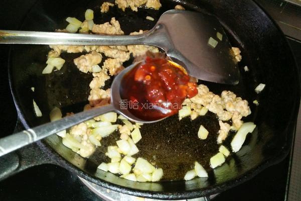 香辣猪肉香菇拌面的做法图解5