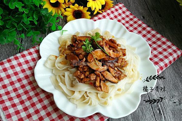 香辣猪肉香菇拌面的做法图解12