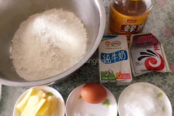 蜂蜜牛奶餐包的做法图解1