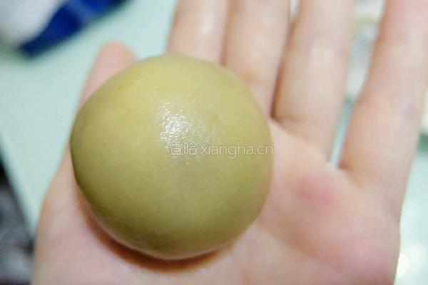 广式莲蓉月饼的做法图解11