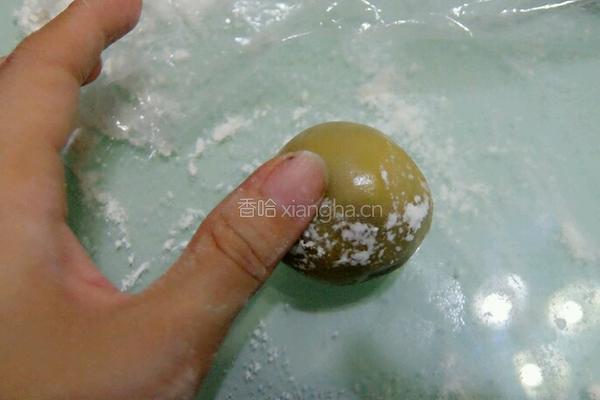 广式莲蓉月饼的做法图解12