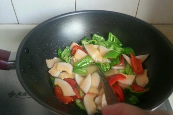 三鲜蜜瓜小炒肉的做法图解6