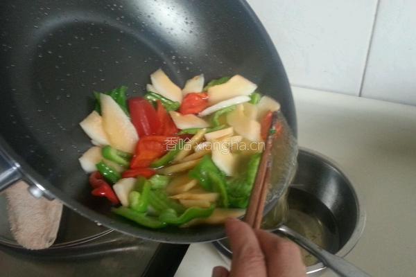 三鲜蜜瓜小炒肉的做法图解7