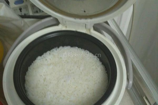 三原色炒饭的做法图解1