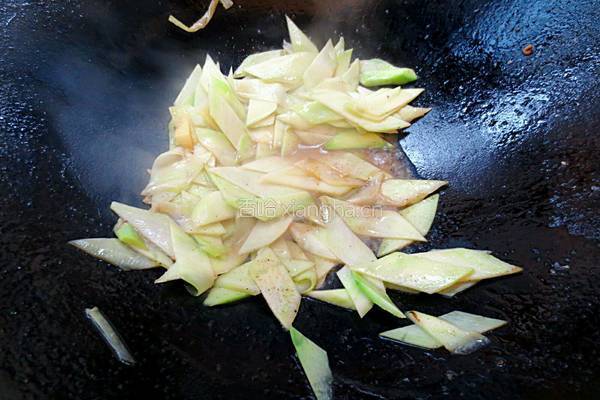 芥兰炒腊肉的做法图解6