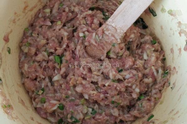 芹菜肉包子的做法图解1
