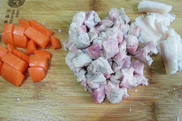 毛豆炒肉的做法图解2