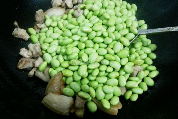 毛豆炒肉的做法图解4