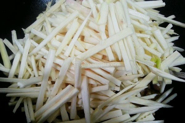 彩椒茭白炒肉的做法图解6