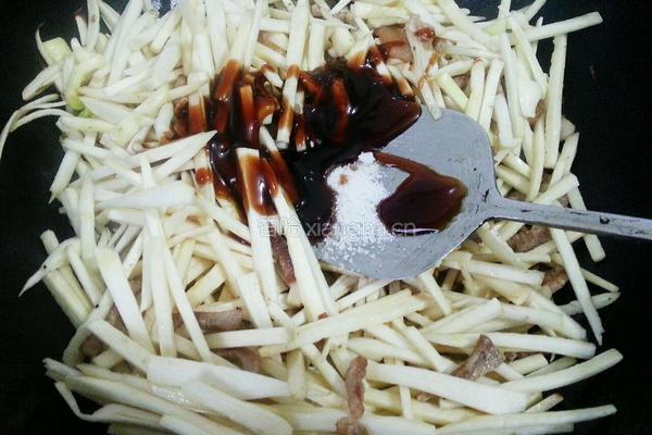 彩椒茭白炒肉的做法图解7