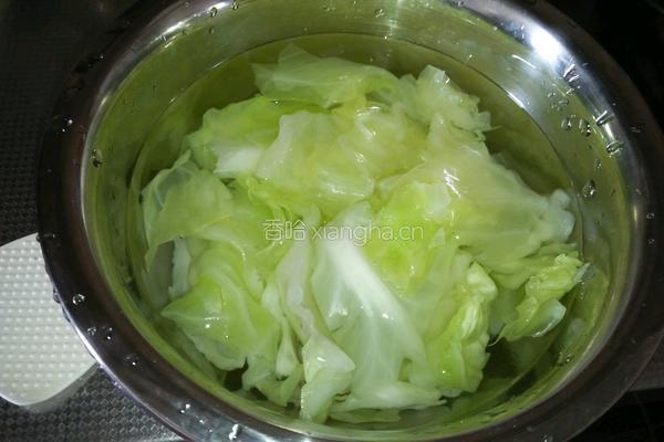 猪肉卷心菜馅饼的做法图解3