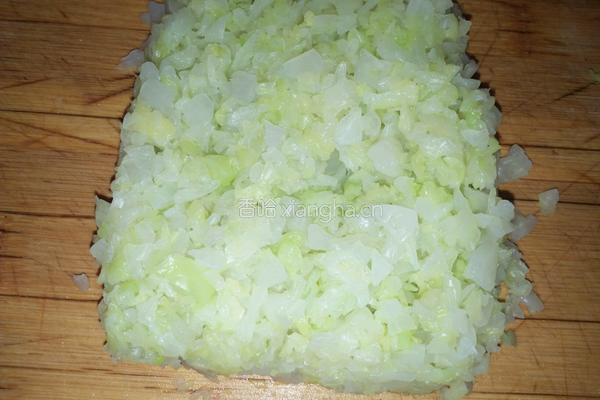 猪肉卷心菜馅饼的做法图解5