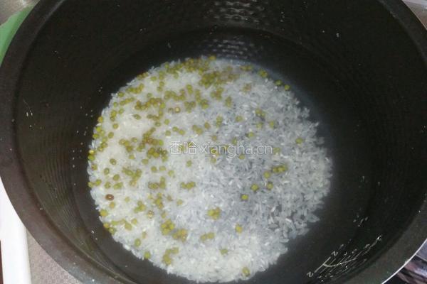 绿豆大米粥的做法图解2