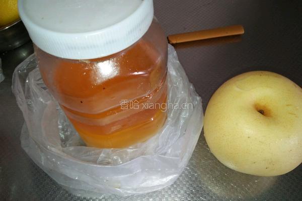 蜂蜜炖皇冠梨的做法图解1