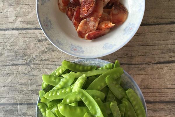 河南豆炒香肠的做法图解1