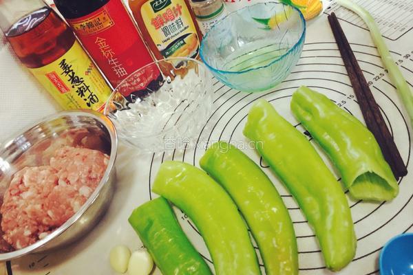 肉酿虎皮青椒的做法图解1